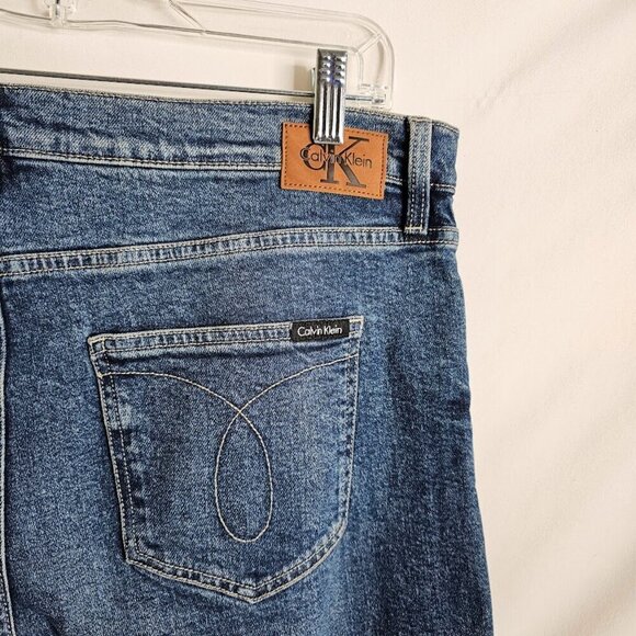 Women's CALVIN KLEIN Straight Leg Jeans Pants MEDIUM WASH BLUE size 16 High Rise - Picture 7 of 7